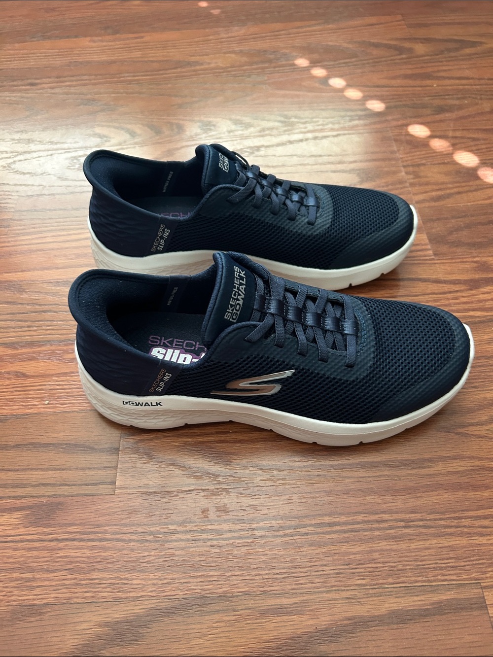Skechers GOwalk Women's Navy and White Knit Slip-On Sneakers sz 8.5. New w/o tag - Picture 5 of 6